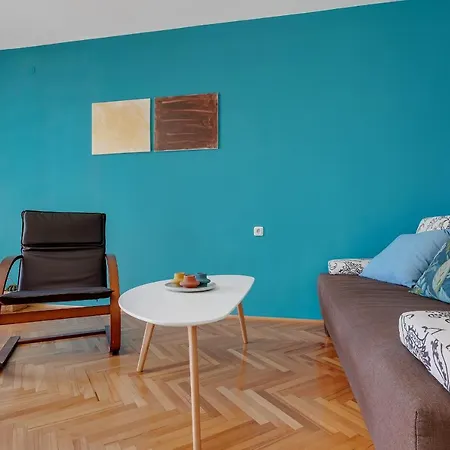 Anika Apartment